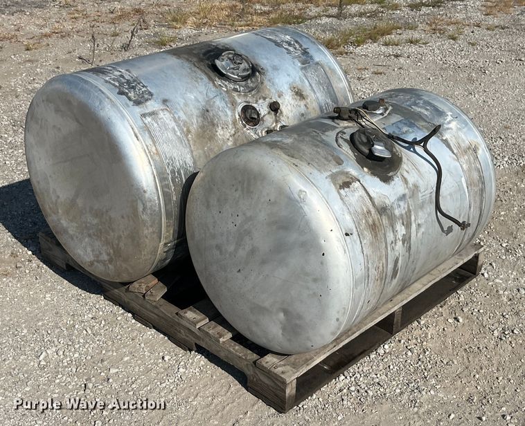 image for item EK8864 (2) Peterbilt fuel tanks