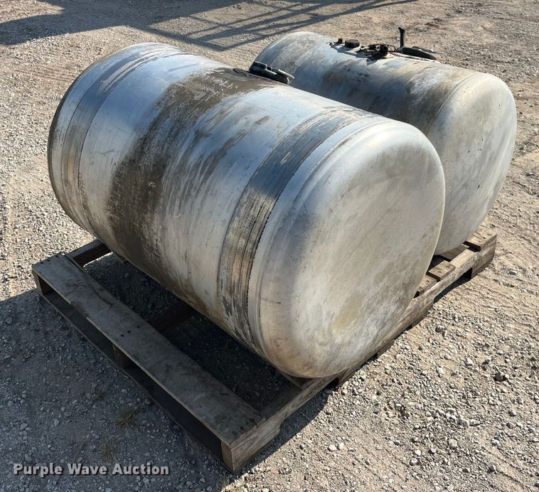 image for item EK8864 (2) Peterbilt fuel tanks