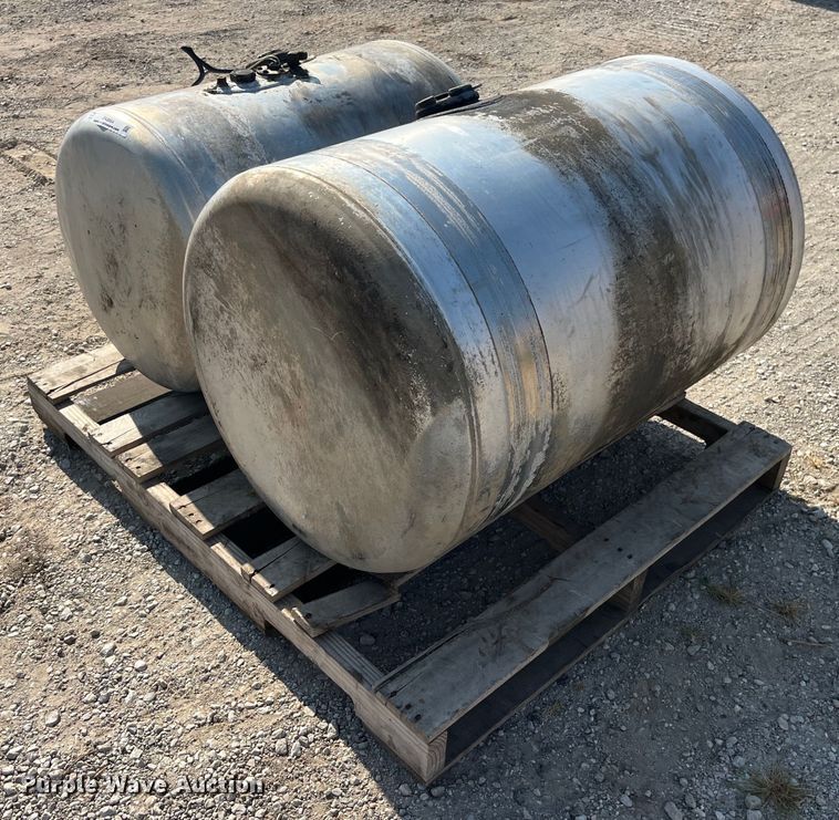 image for item EK8864 (2) Peterbilt fuel tanks