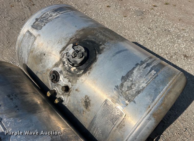 image for item EK8864 (2) Peterbilt fuel tanks