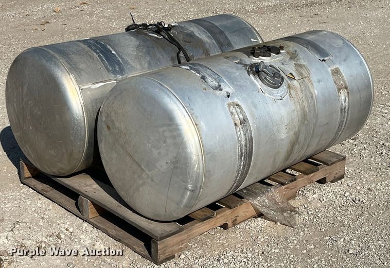 image for item EK8865 (2) Peterbilt fuel tanks