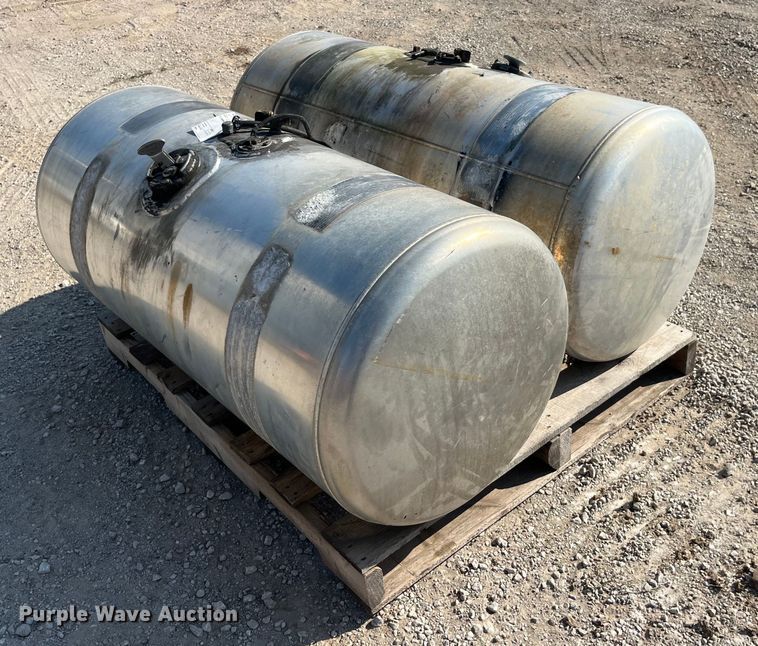 image for item EK8865 (2) Peterbilt fuel tanks