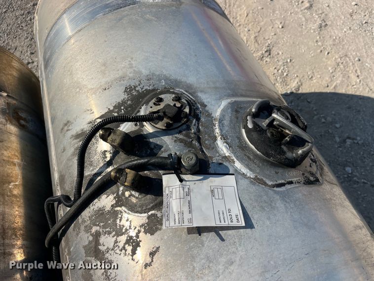 image for item EK8865 (2) Peterbilt fuel tanks