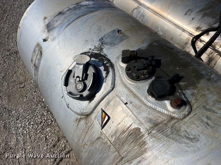 image for item EK8865 (2) Peterbilt fuel tanks