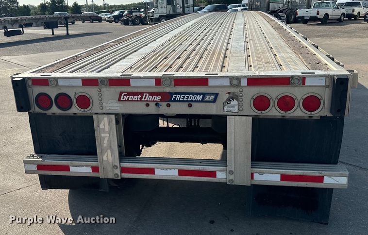 image for item LF9864 2013 Great Dane FXP-0024-00048 flatbed trailer