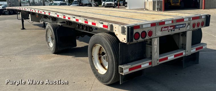 image for item LF9864 2013 Great Dane FXP-0024-00048 flatbed trailer