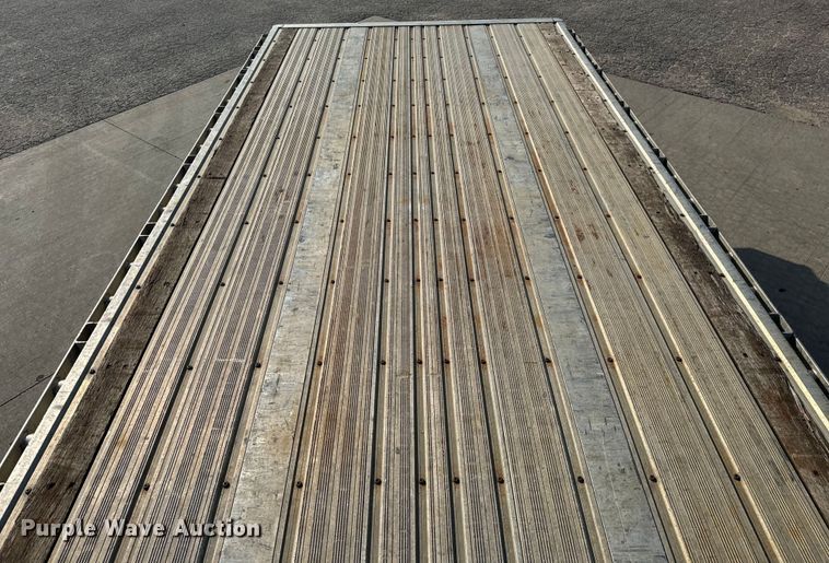 image for item LF9864 2013 Great Dane FXP-0024-00048 flatbed trailer