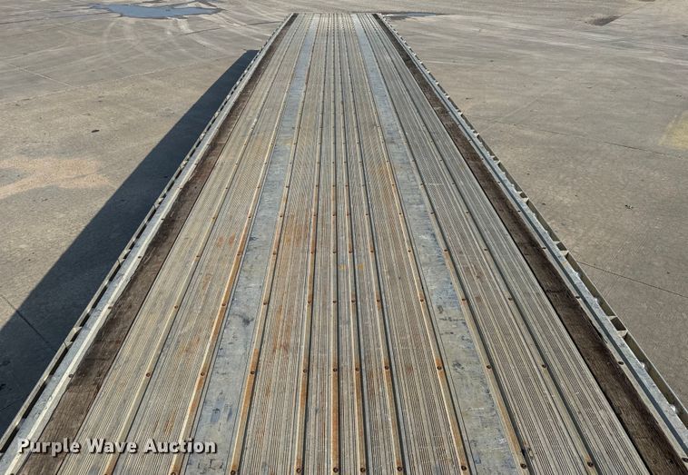 image for item LF9864 2013 Great Dane FXP-0024-00048 flatbed trailer