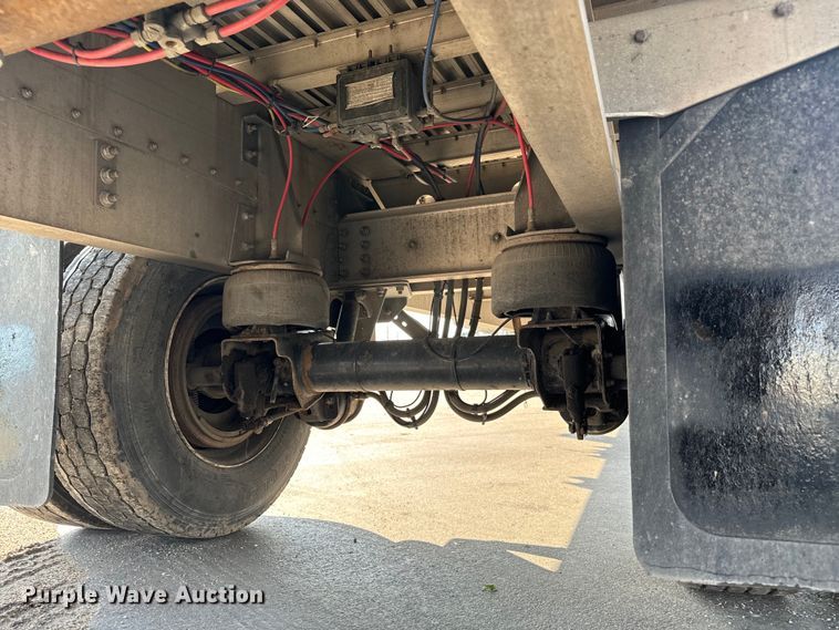 image for item LF9864 2013 Great Dane FXP-0024-00048 flatbed trailer