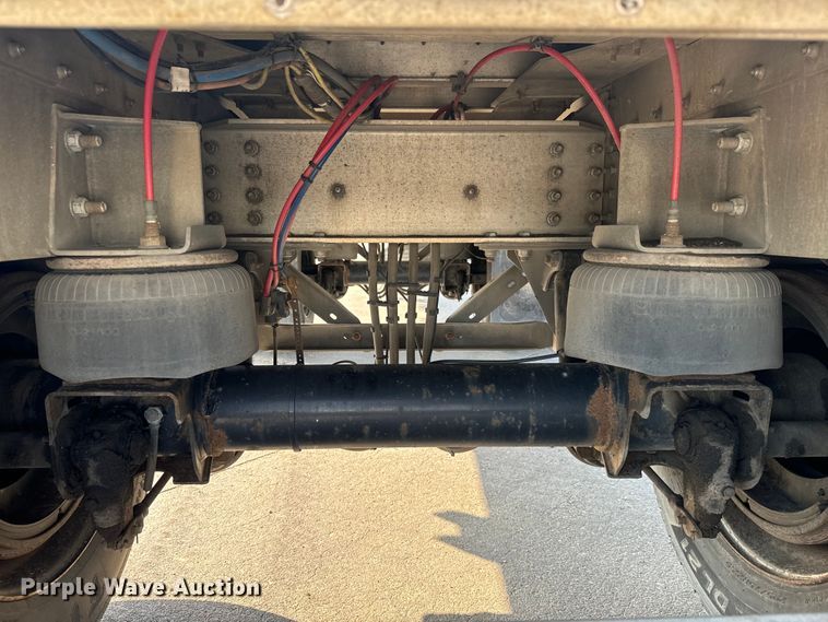 image for item LF9864 2013 Great Dane FXP-0024-00048 flatbed trailer