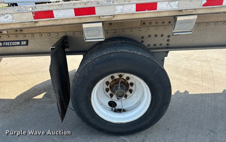 image for item LF9864 2013 Great Dane FXP-0024-00048 flatbed trailer