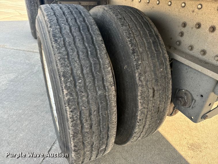 image for item LF9864 2013 Great Dane FXP-0024-00048 flatbed trailer