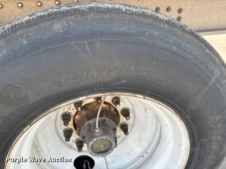 image for item LF9864 2013 Great Dane FXP-0024-00048 flatbed trailer