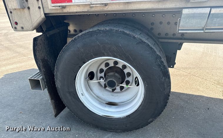 image for item LF9864 2013 Great Dane FXP-0024-00048 flatbed trailer