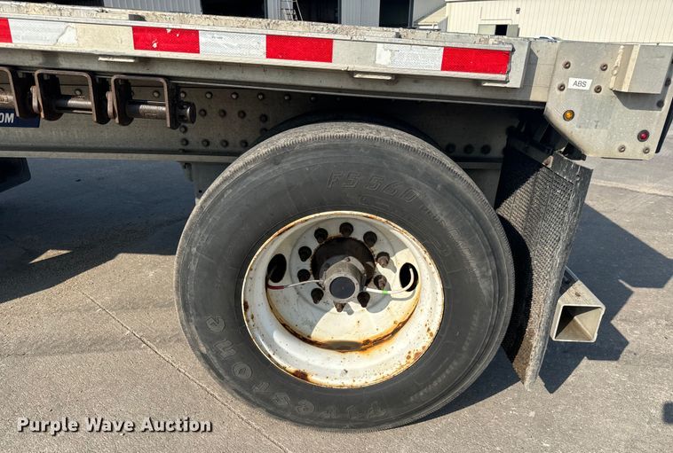 image for item LF9864 2013 Great Dane FXP-0024-00048 flatbed trailer