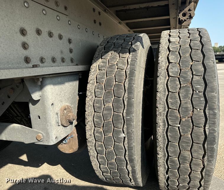 image for item LF9864 2013 Great Dane FXP-0024-00048 flatbed trailer