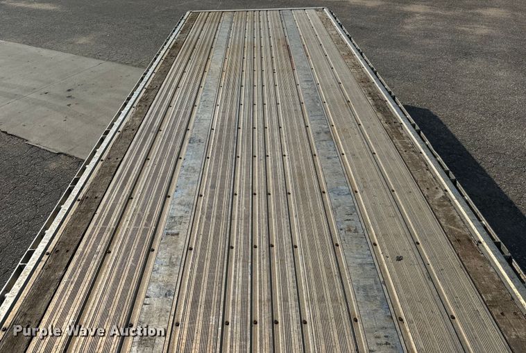 image for item LF9865 2013 Great Dane FXP-0024-00048 flatbed trailer