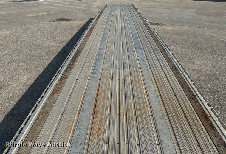 image for item LF9865 2013 Great Dane FXP-0024-00048 flatbed trailer