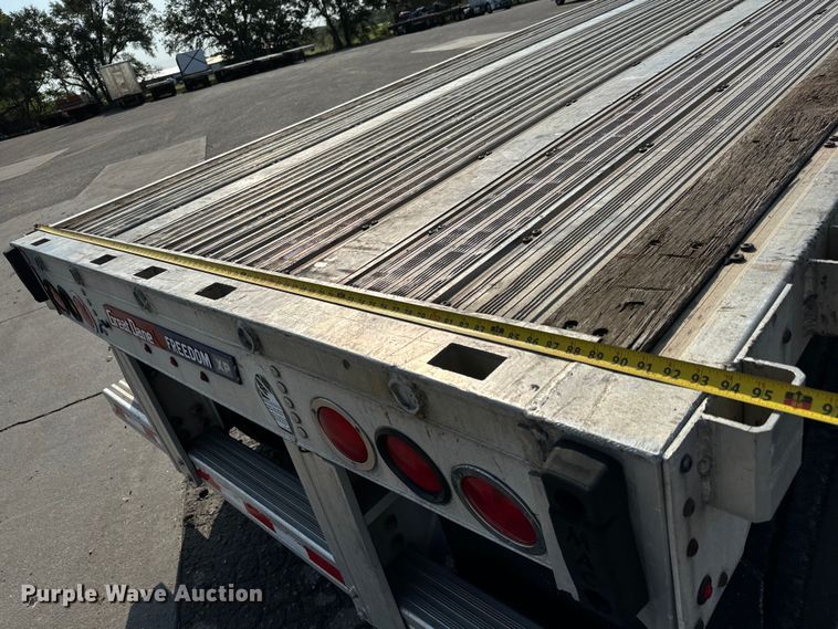 image for item LF9865 2013 Great Dane FXP-0024-00048 flatbed trailer