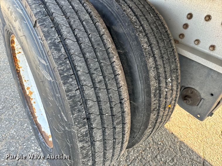 image for item LF9865 2013 Great Dane FXP-0024-00048 flatbed trailer