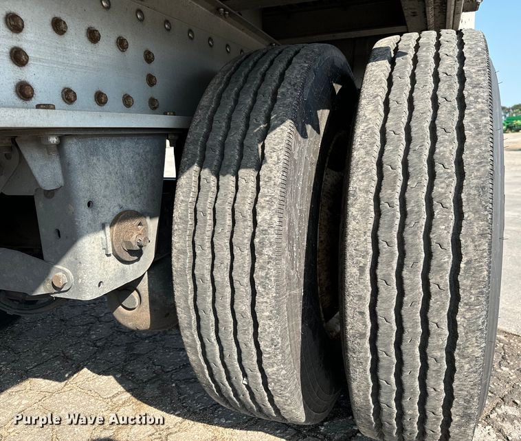 image for item LF9865 2013 Great Dane FXP-0024-00048 flatbed trailer