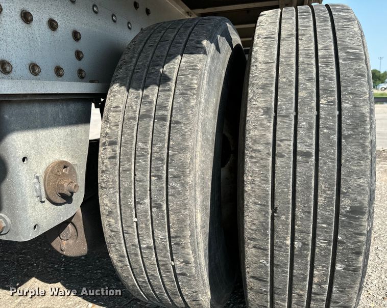 image for item LF9865 2013 Great Dane FXP-0024-00048 flatbed trailer