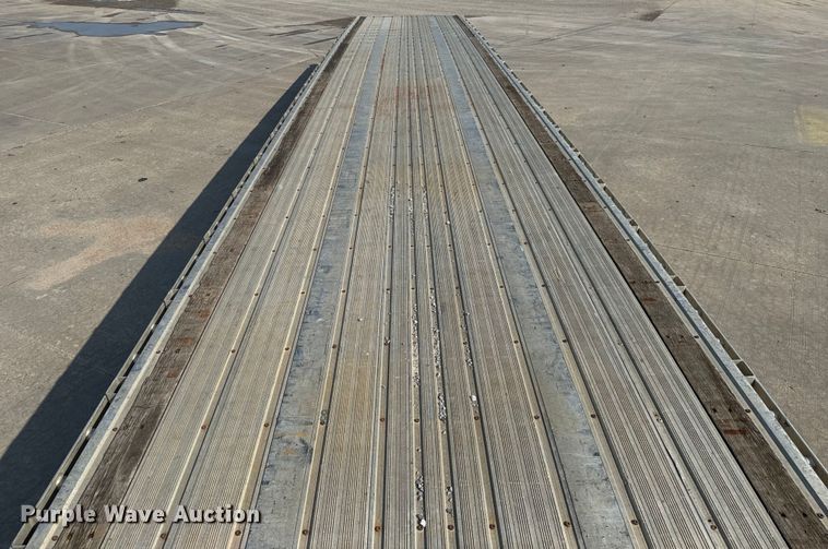 image for item LF9866 2013 Great Dane  FXP-0024-00048 flatbed trailer