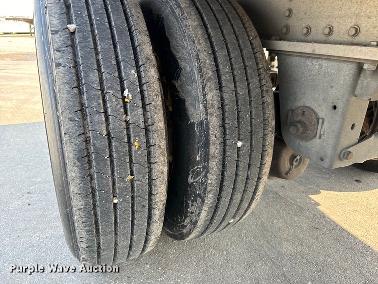 image for item LF9866 2013 Great Dane  FXP-0024-00048 flatbed trailer