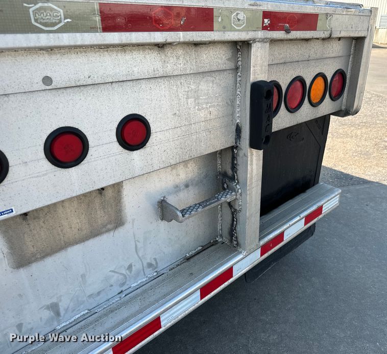 image for item LF9867 2014 Mac TNAR48AF flatbed trailer