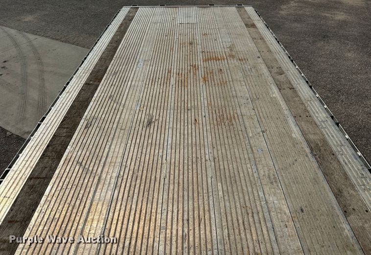 image for item LF9867 2014 Mac TNAR48AF flatbed trailer