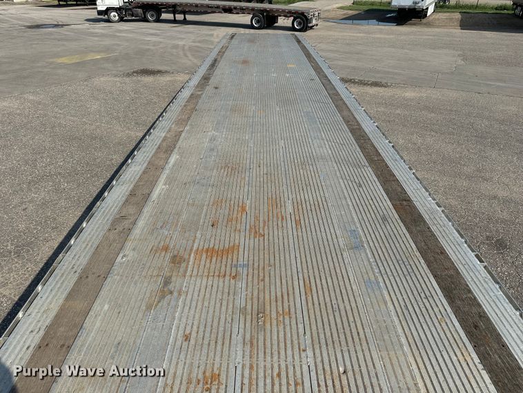 image for item LF9867 2014 Mac TNAR48AF flatbed trailer