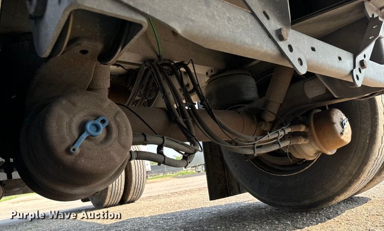 image for item LF9867 2014 Mac TNAR48AF flatbed trailer