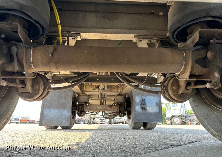 image for item LF9867 2014 Mac TNAR48AF flatbed trailer