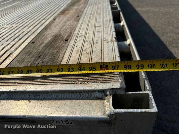 image for item LF9867 2014 Mac TNAR48AF flatbed trailer