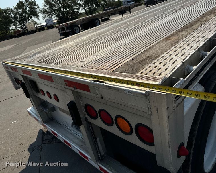 image for item LF9867 2014 Mac TNAR48AF flatbed trailer