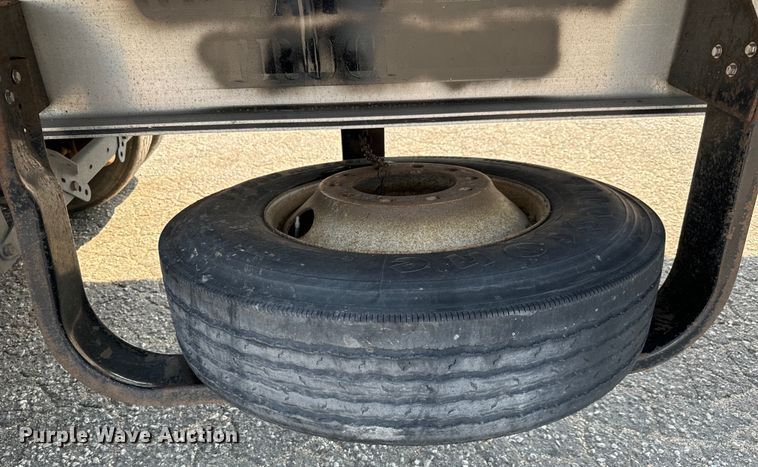 image for item LF9867 2014 Mac TNAR48AF flatbed trailer