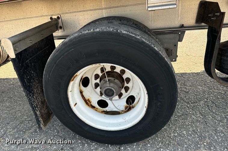 image for item LF9867 2014 Mac TNAR48AF flatbed trailer