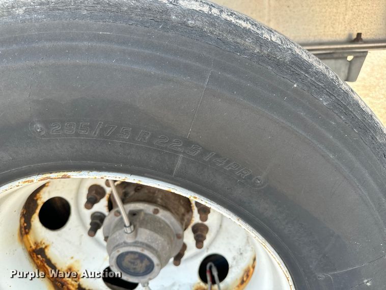 image for item LF9867 2014 Mac TNAR48AF flatbed trailer