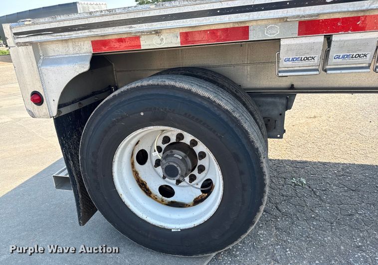 image for item LF9867 2014 Mac TNAR48AF flatbed trailer