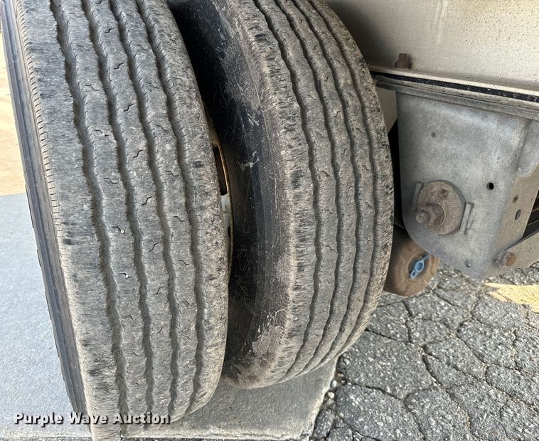 image for item LF9867 2014 Mac TNAR48AF flatbed trailer