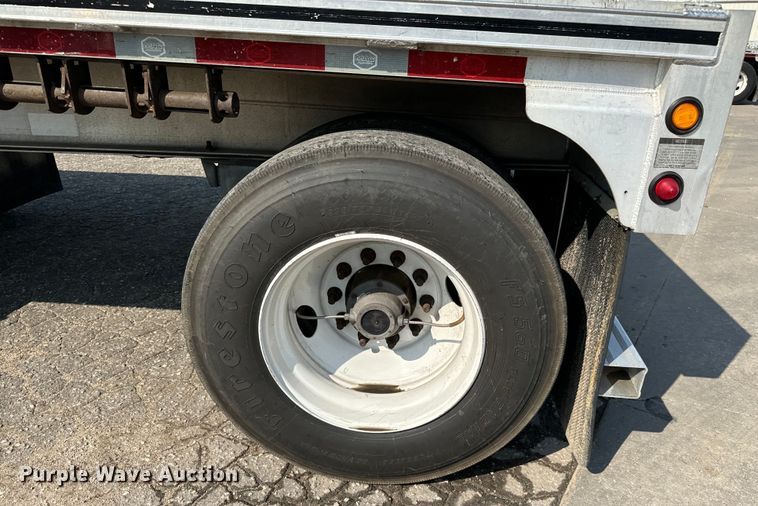 image for item LF9867 2014 Mac TNAR48AF flatbed trailer