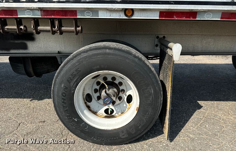 image for item LF9867 2014 Mac TNAR48AF flatbed trailer