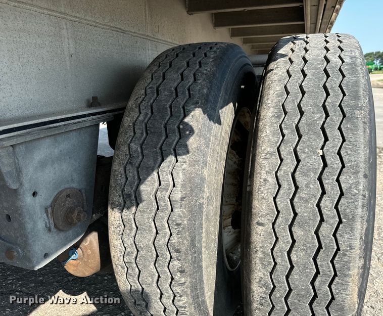 image for item LF9867 2014 Mac TNAR48AF flatbed trailer