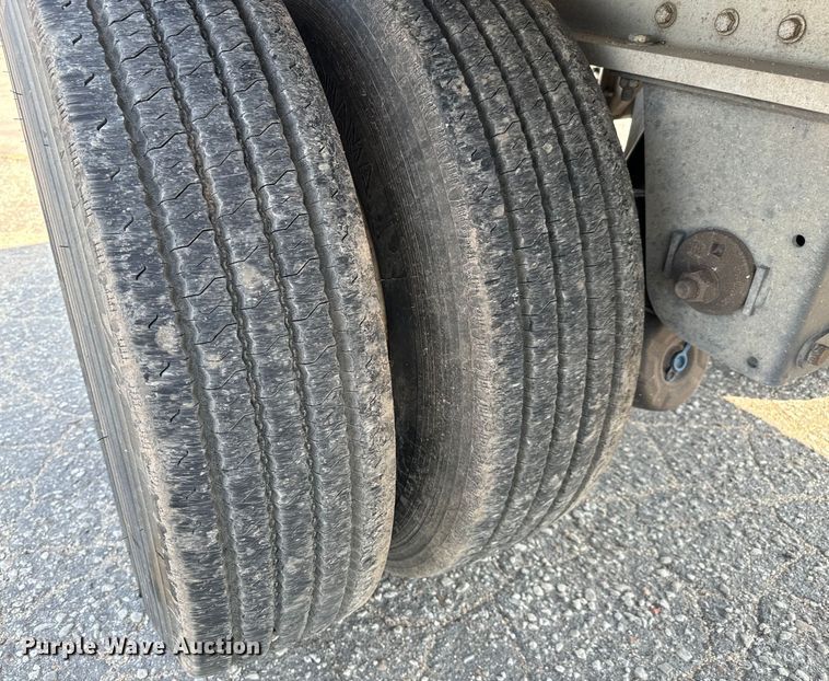 image for item LF9868 2013 Great Dane  FXP-0024-00048 flatbed trailer