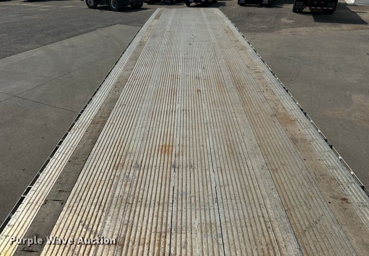 image for item LF9869 2014 Mac TNAR48AF flatbed trailer