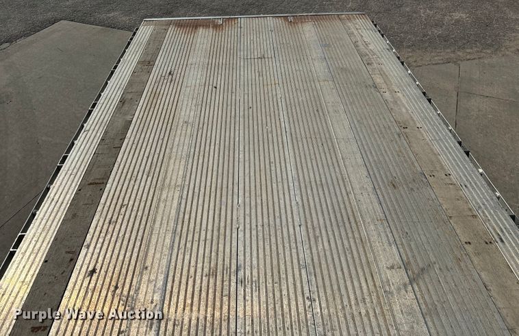 image for item LF9869 2014 Mac TNAR48AF flatbed trailer