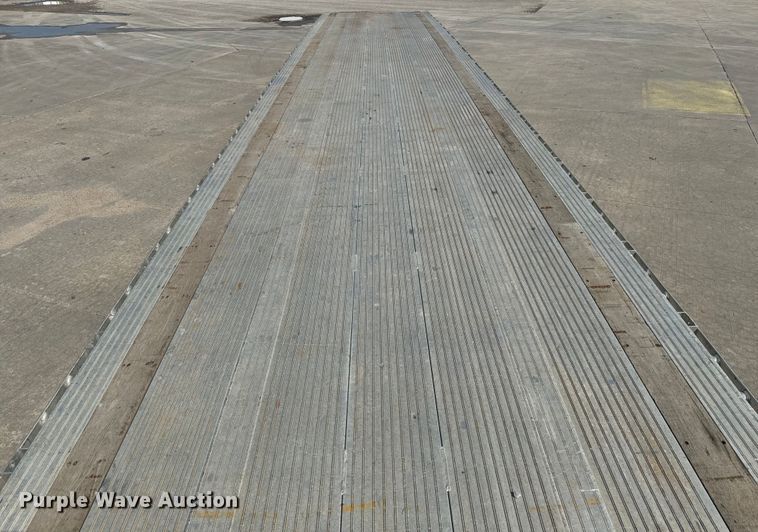 image for item LF9869 2014 Mac TNAR48AF flatbed trailer