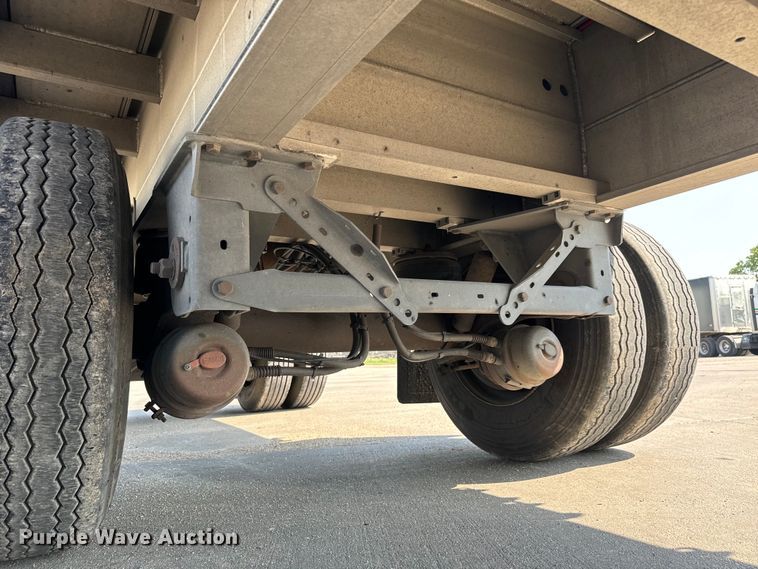 image for item LF9869 2014 Mac TNAR48AF flatbed trailer