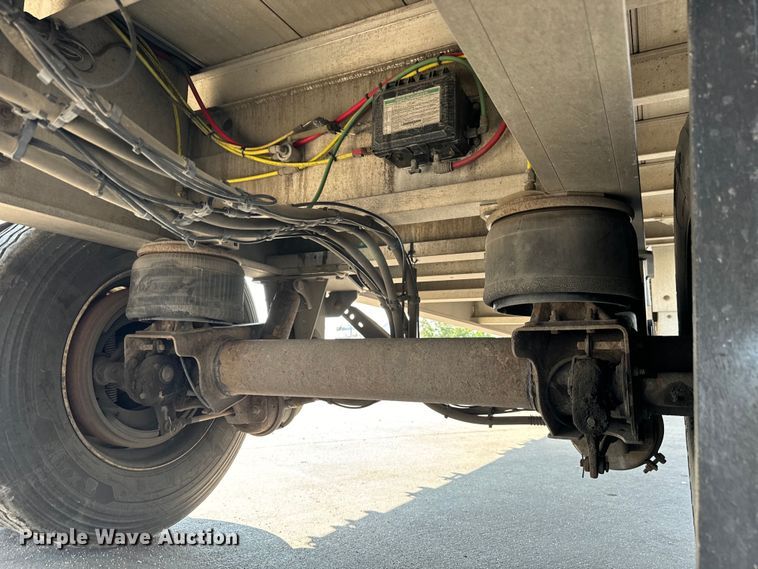 image for item LF9869 2014 Mac TNAR48AF flatbed trailer