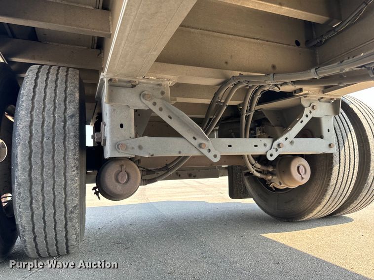 image for item LF9869 2014 Mac TNAR48AF flatbed trailer